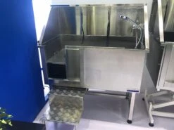Pet-Agree Walk-Through Bathing Tub With Steps And Tie Bar