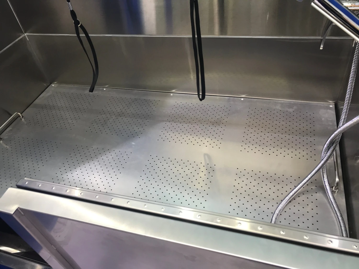 Pet-Agree Walk-Through Bathing Tub With Steps And Tie Bar 5 Pet-Agree Walk-Through Bathing Tub With Steps And Tie Bar - Image 3